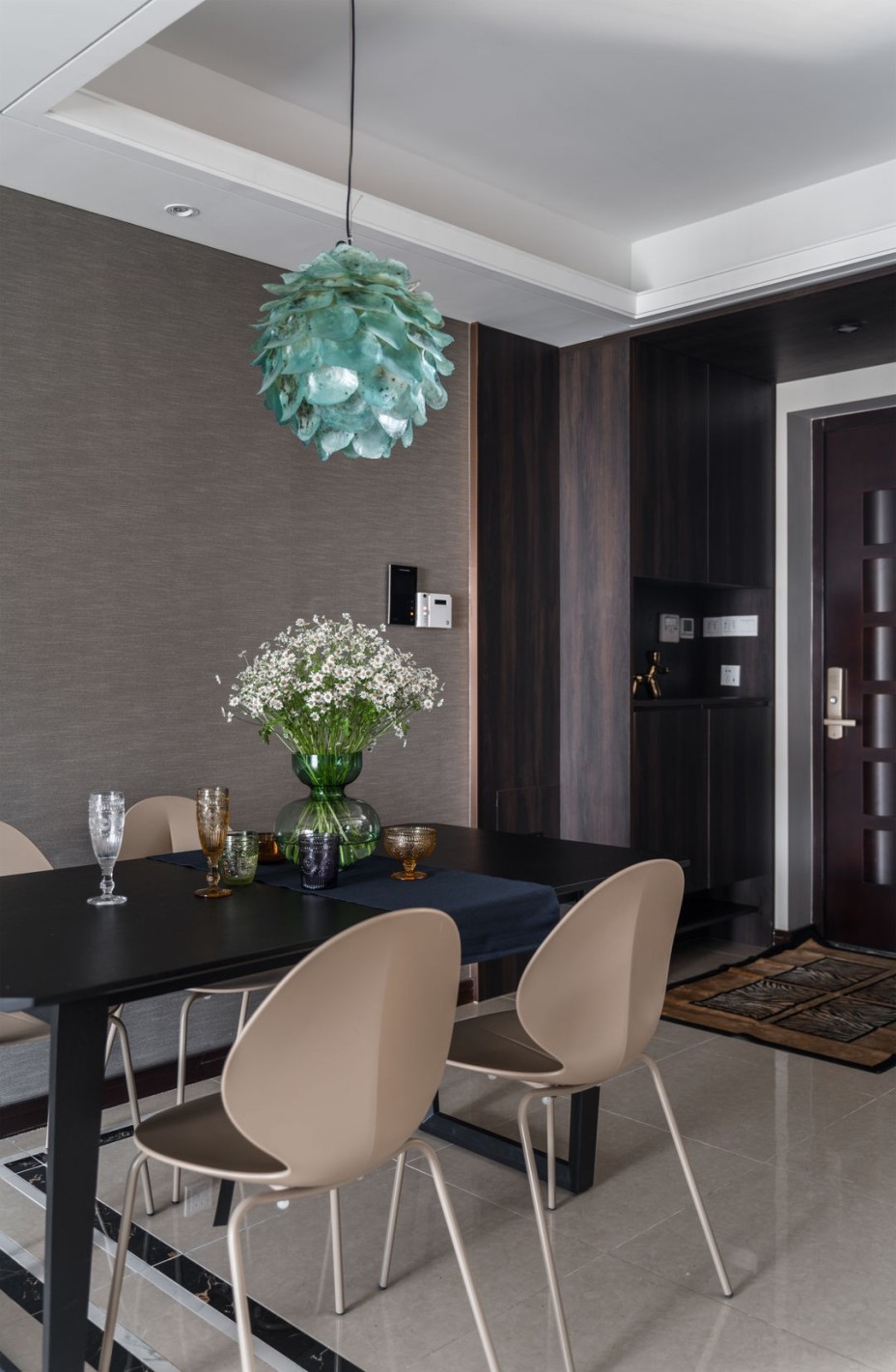 現(xiàn)代簡約風格室內家裝案例效果圖-餐廳