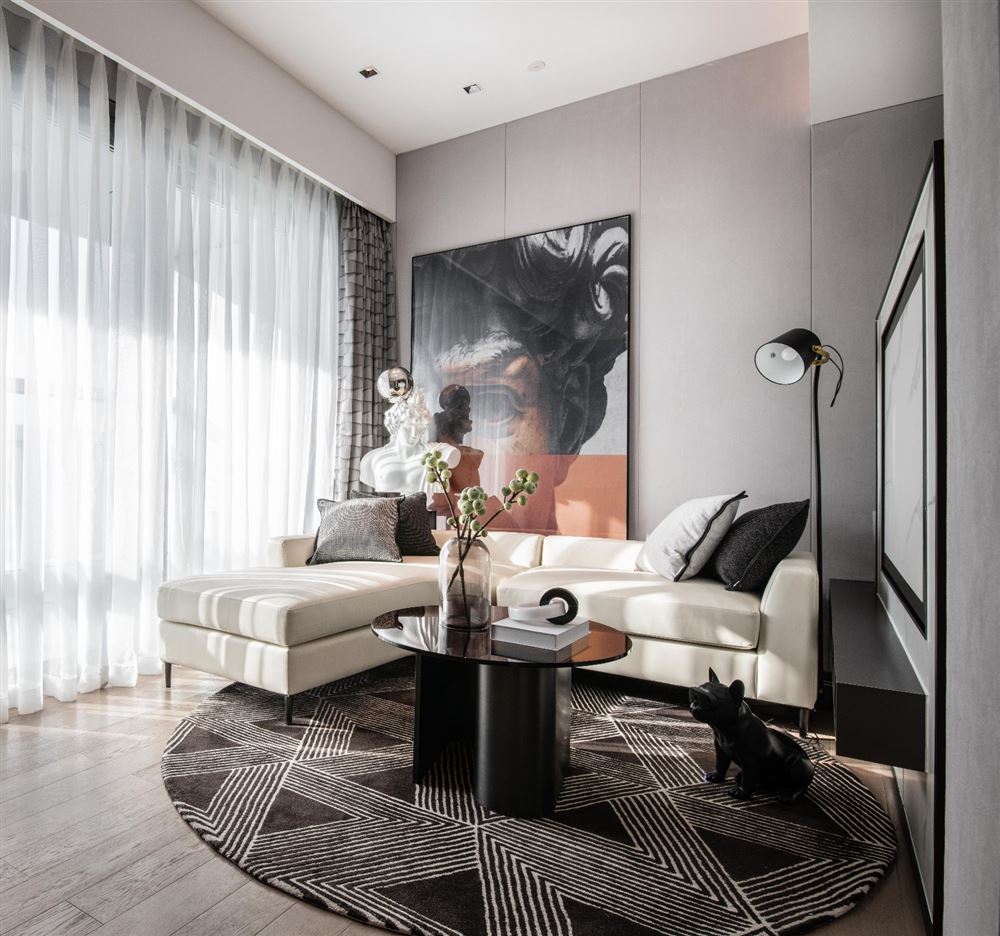 清遠(yuǎn)市荷興廣場輕奢風(fēng)格三居室裝修案例