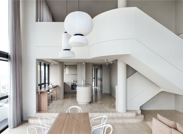 廣州市中?；ǔ菫潮睔W風格復式裝修案例