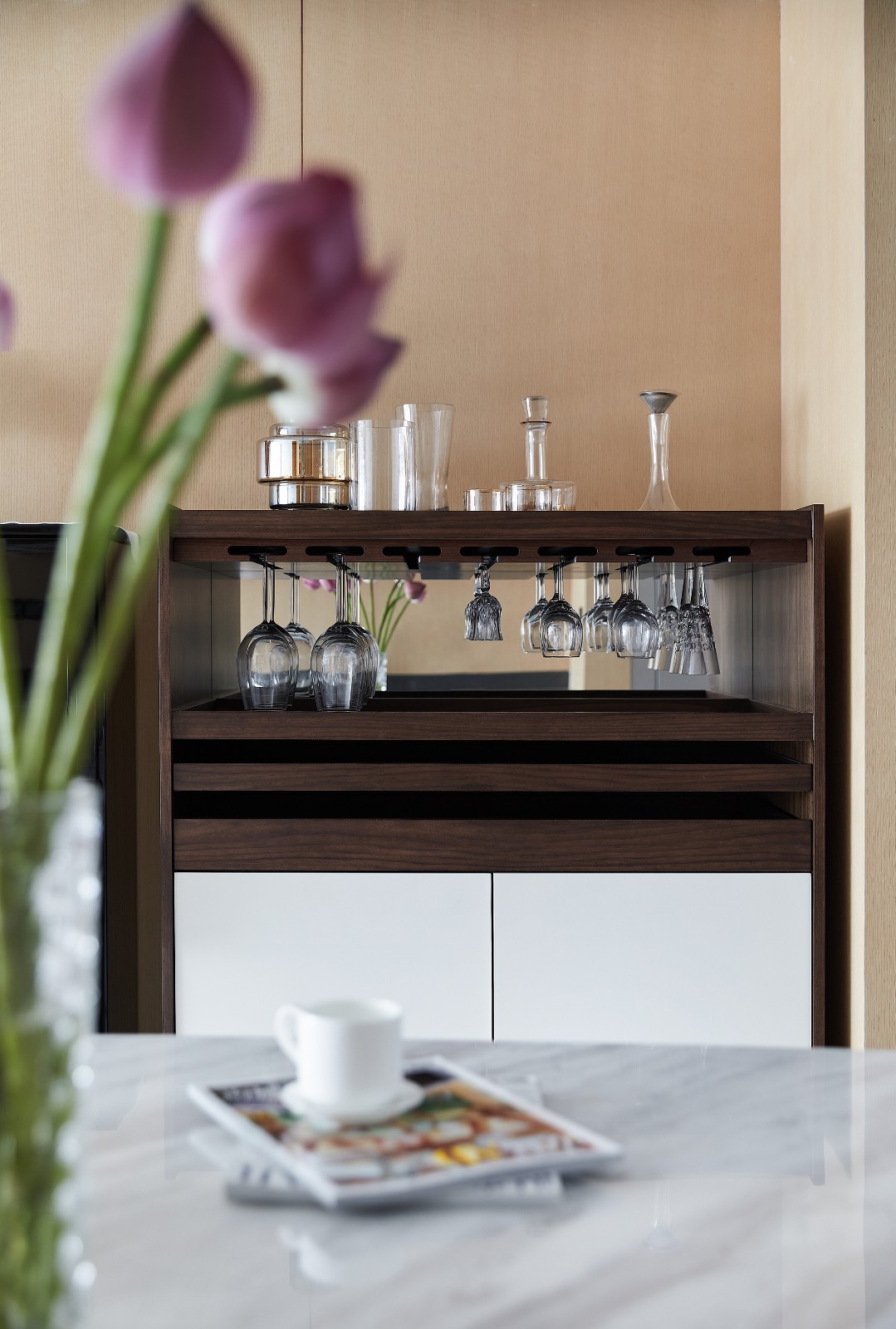 現(xiàn)代簡約風(fēng)格家裝設(shè)計(jì)室內(nèi)裝修效果圖-餐邊柜