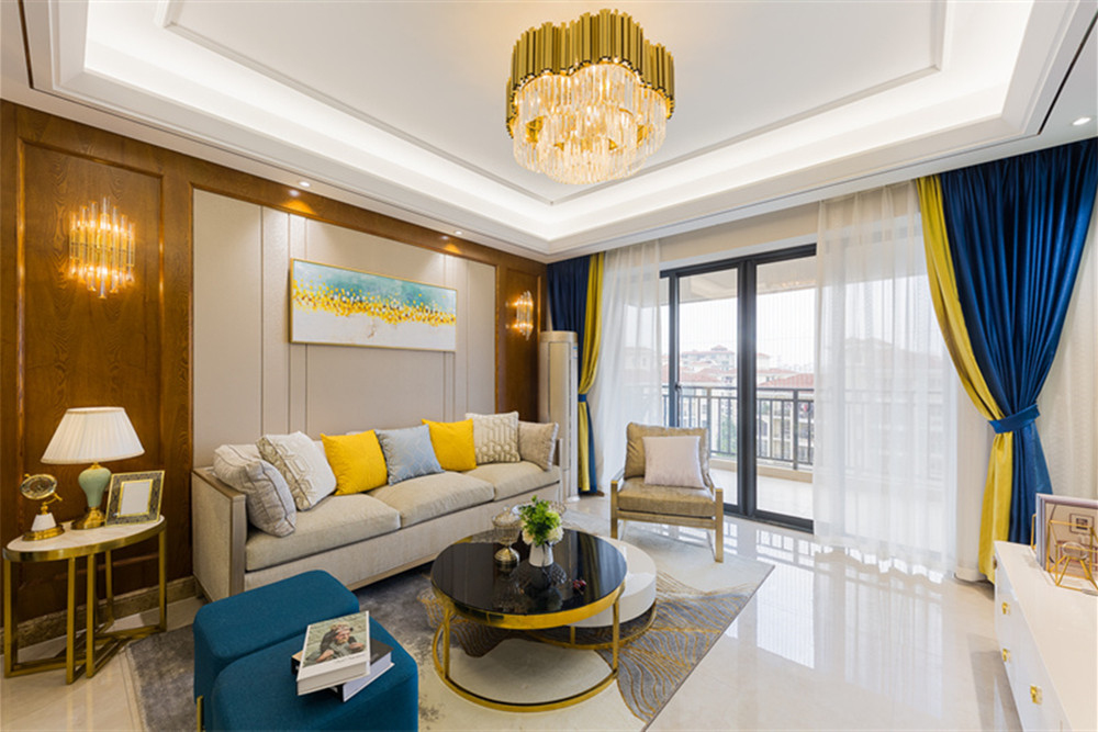 ?？谑械酆腿A庭輕奢風(fēng)格三居室裝修案例