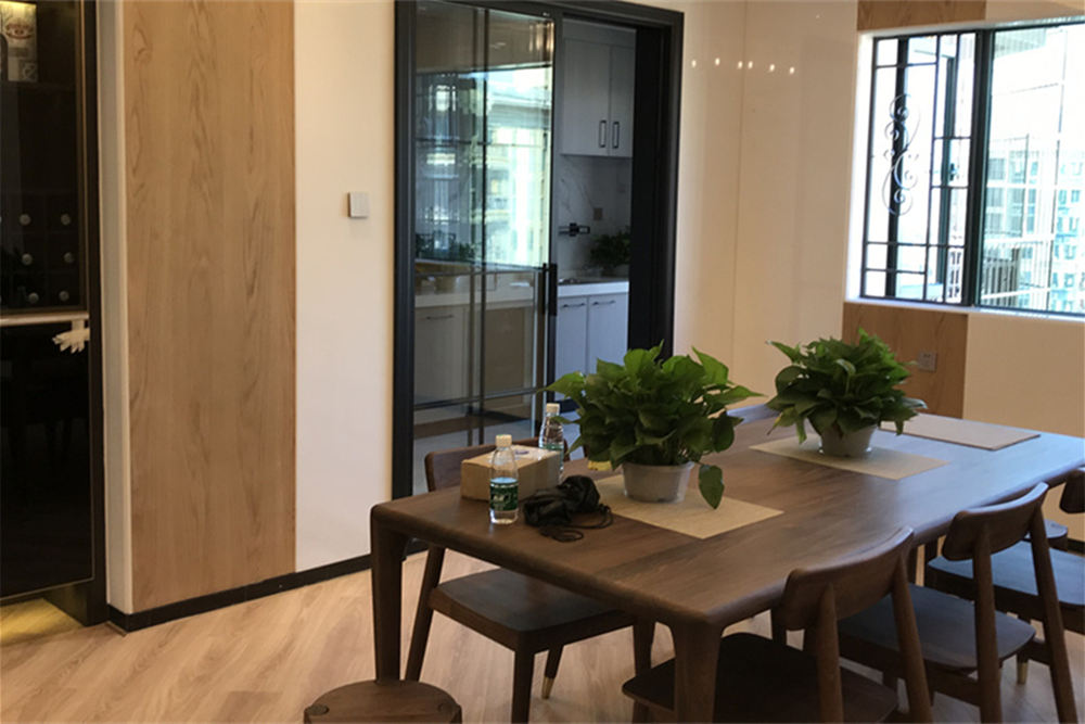 云浮市百合花城一期輕奢風格三居室裝修案例