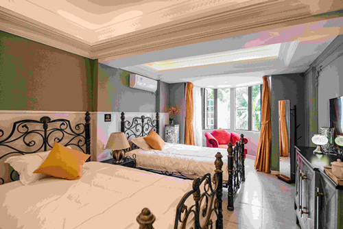 ?？谑兴募救A庭現(xiàn)代風格辦公空間裝修案例